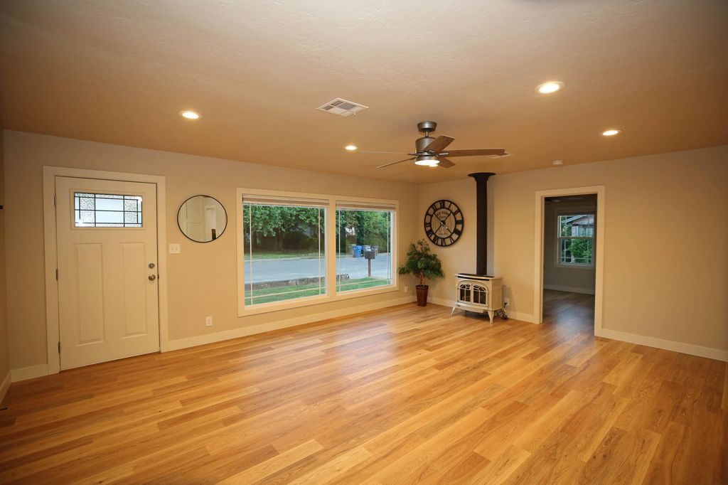 2910 Anita Street, Redding, CA 96001