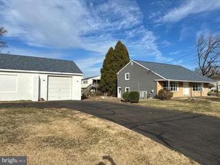 114 NURSERY AVE, Levittown, PA 19057