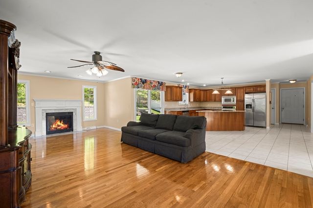 1507 E Mountain Rd, Westfield, MA 01085