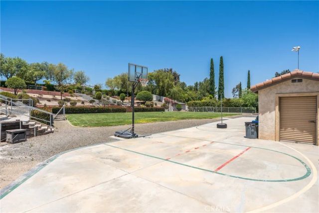 18309 Hollowtree, Riverside, CA 92504