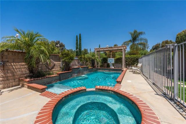 18309 Hollowtree, Riverside, CA 92504