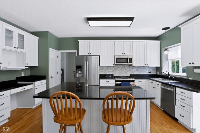 7761 Prairie View Drive, Indianapolis, IN 46256