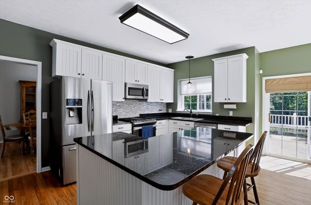 7761 Prairie View Drive, Indianapolis, IN 46256