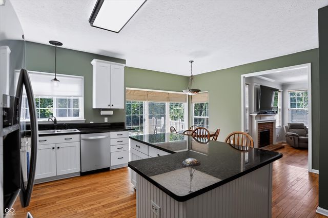 7761 Prairie View Drive, Indianapolis, IN 46256