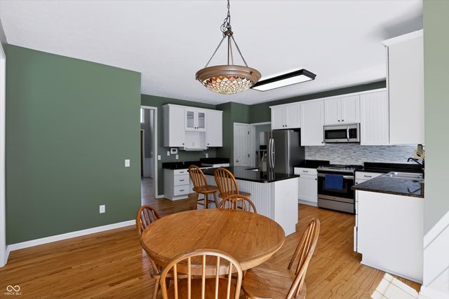 7761 Prairie View Drive, Indianapolis, IN 46256