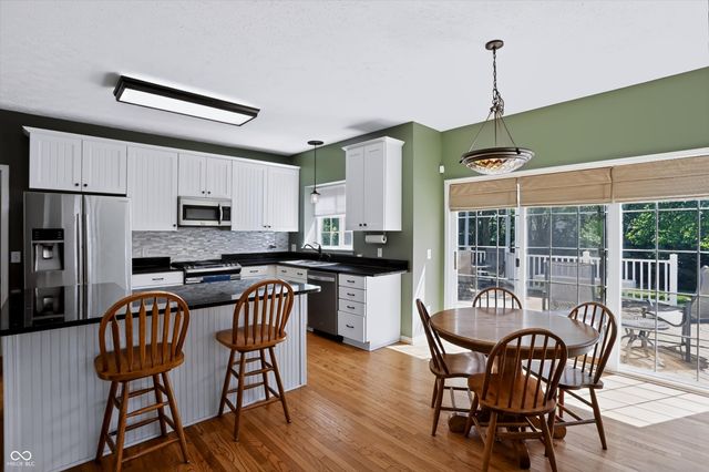 7761 Prairie View Drive, Indianapolis, IN 46256