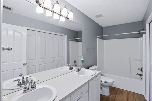 7761 Prairie View Drive, Indianapolis, IN 46256