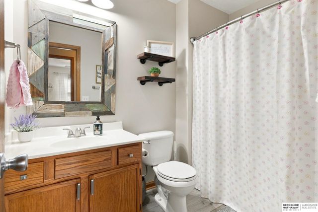 7203 S 177 Street, Omaha, NE 68136