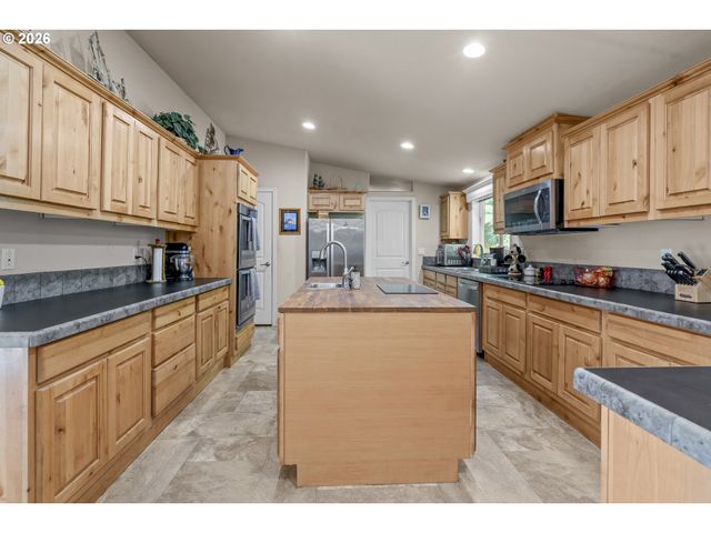 290 Sw NEWTON Dr, Waldport, OR 97394