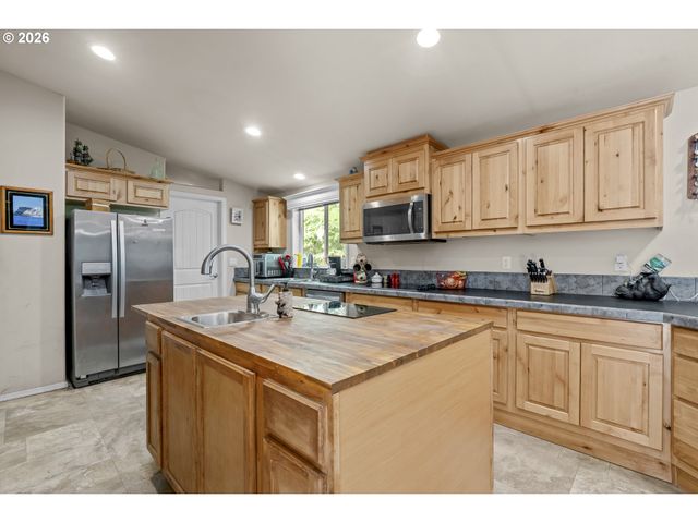 290 Sw NEWTON Dr, Waldport, OR 97394