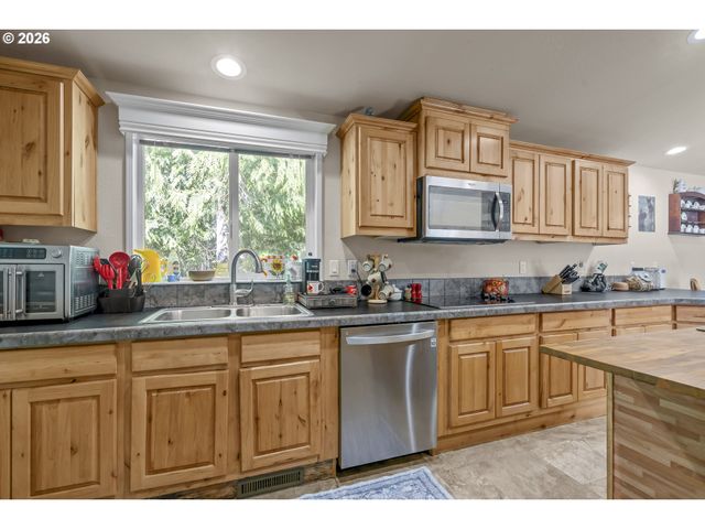 290 Sw NEWTON Dr, Waldport, OR 97394