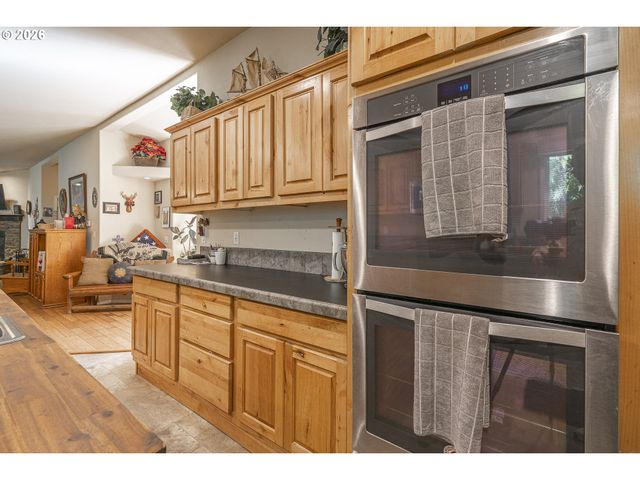 290 Sw NEWTON Dr, Waldport, OR 97394