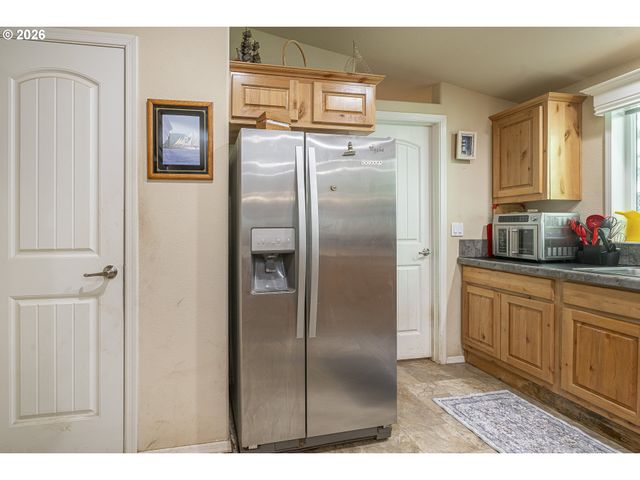 290 Sw NEWTON Dr, Waldport, OR 97394