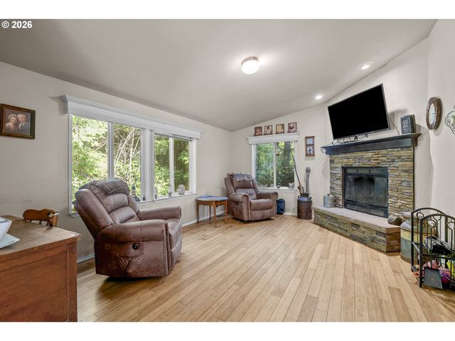 290 Sw NEWTON Dr, Waldport, OR 97394