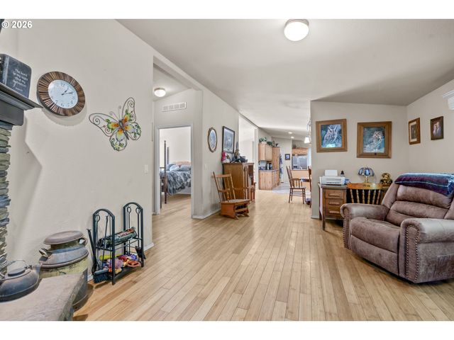 290 Sw NEWTON Dr, Waldport, OR 97394