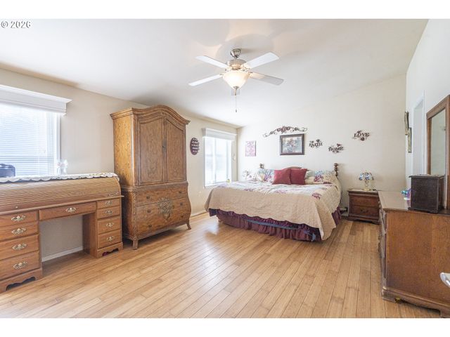 290 Sw NEWTON Dr, Waldport, OR 97394