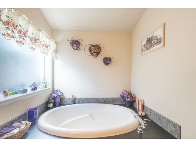 290 Sw NEWTON Dr, Waldport, OR 97394