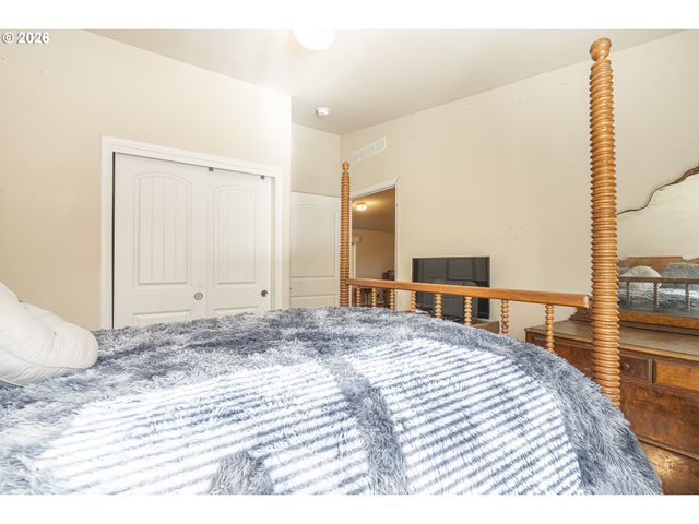 290 Sw NEWTON Dr, Waldport, OR 97394