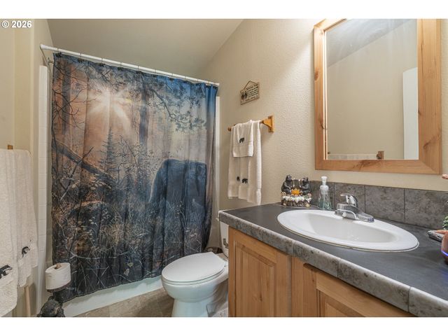 290 Sw NEWTON Dr, Waldport, OR 97394