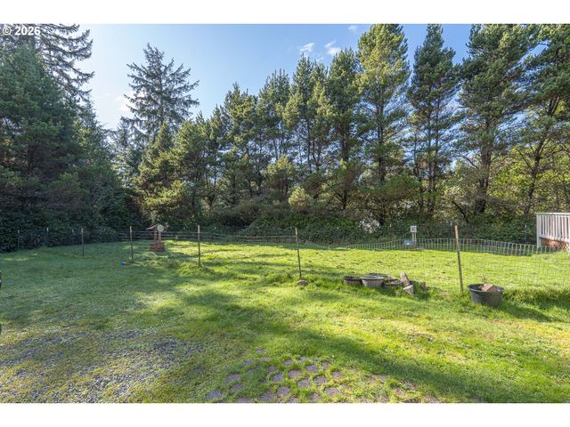 290 Sw NEWTON Dr, Waldport, OR 97394
