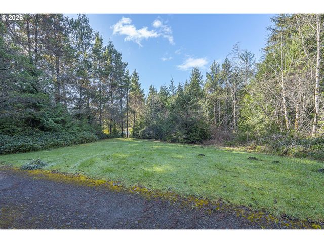 290 Sw NEWTON Dr, Waldport, OR 97394