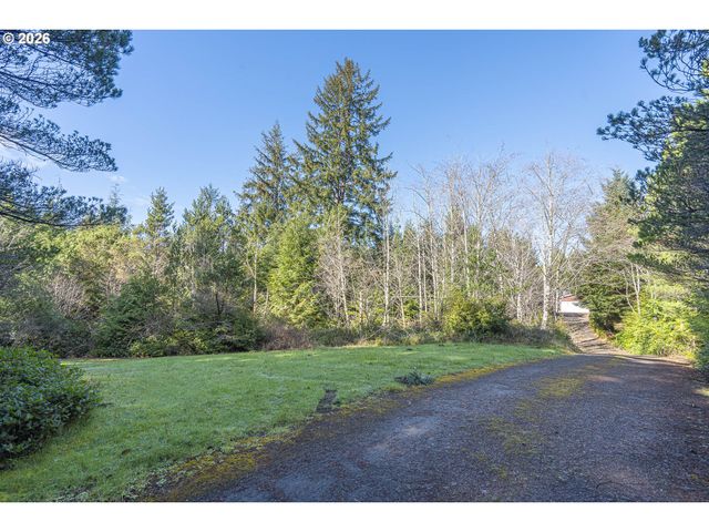 290 Sw NEWTON Dr, Waldport, OR 97394