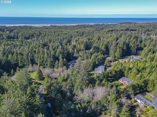 290 Sw NEWTON Dr, Waldport, OR 97394