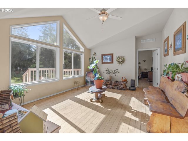 290 Sw NEWTON Dr, Waldport, OR 97394