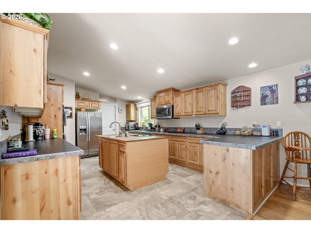 290 Sw NEWTON Dr, Waldport, OR 97394