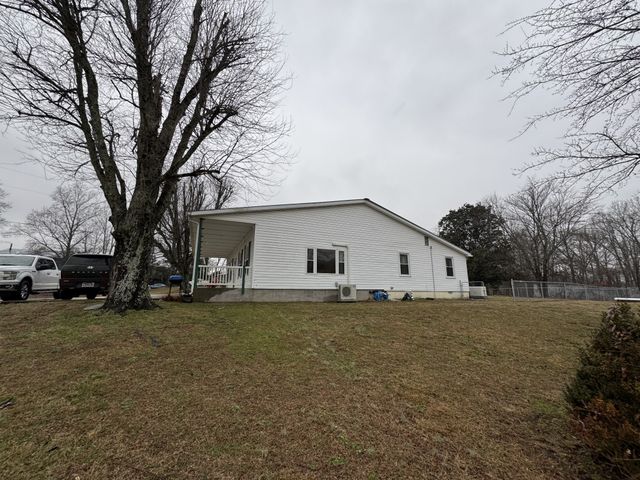 6760 Smithville Hwy, Sparta, TN 38583