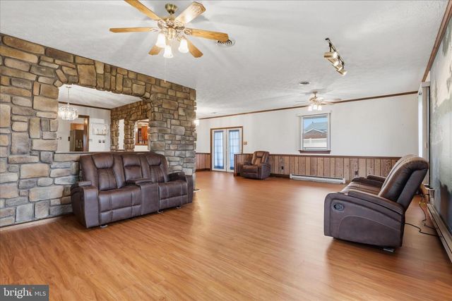 16118 LAPPANS RD, Williamsport, MD 21795