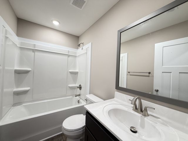 137 Illinois Ave, Oak Grove, KY 42262