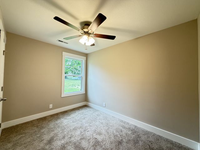137 Illinois Ave, Oak Grove, KY 42262