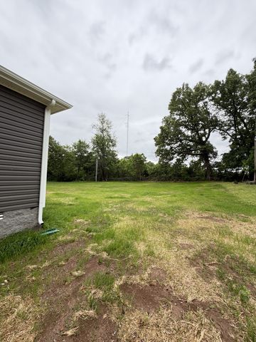 137 Illinois Ave, Oak Grove, KY 42262
