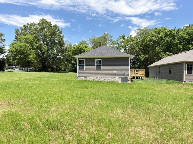 137 Illinois Ave, Oak Grove, KY 42262