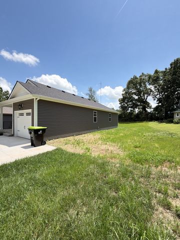 137 Illinois Ave, Oak Grove, KY 42262
