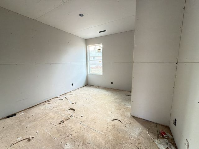 137 Illinois Ave, Oak Grove, KY 42262