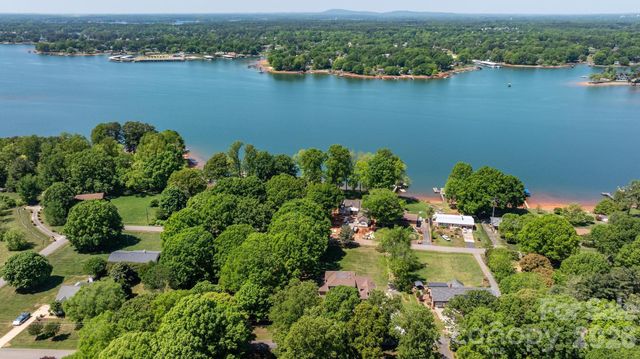 123 Lakefront Drive, Mooresville, NC 28117