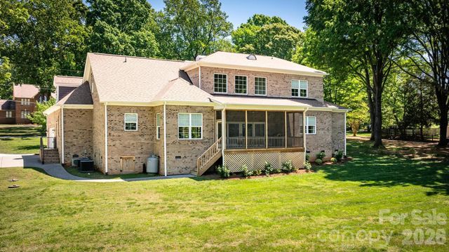 123 Lakefront Drive, Mooresville, NC 28117