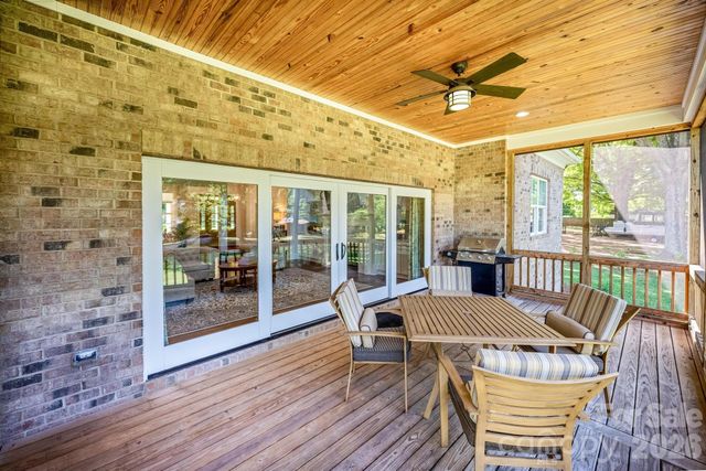 123 Lakefront Drive, Mooresville, NC 28117