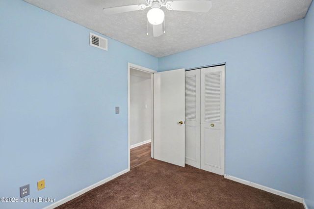 5230 Mt Holyoke Dr, Louisville, KY 40216