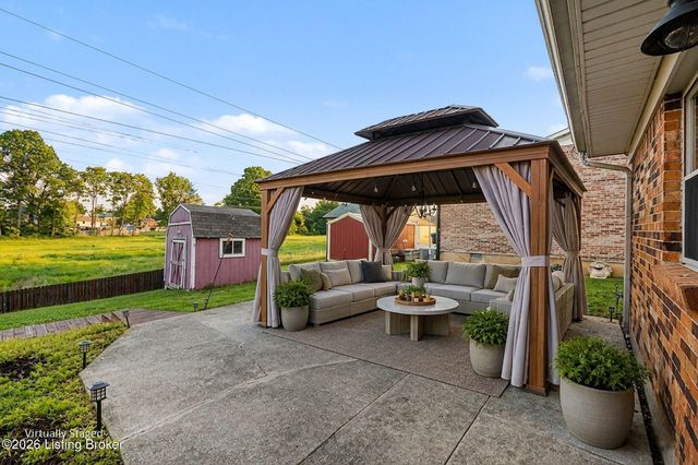 5230 Mt Holyoke Dr, Louisville, KY 40216