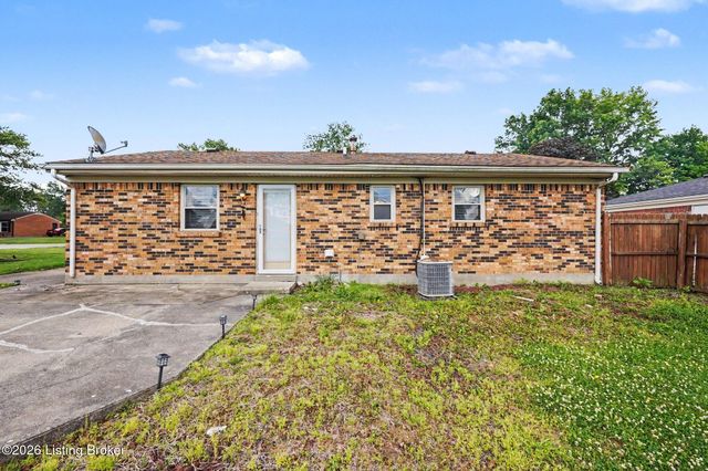 5230 Mt Holyoke Dr, Louisville, KY 40216