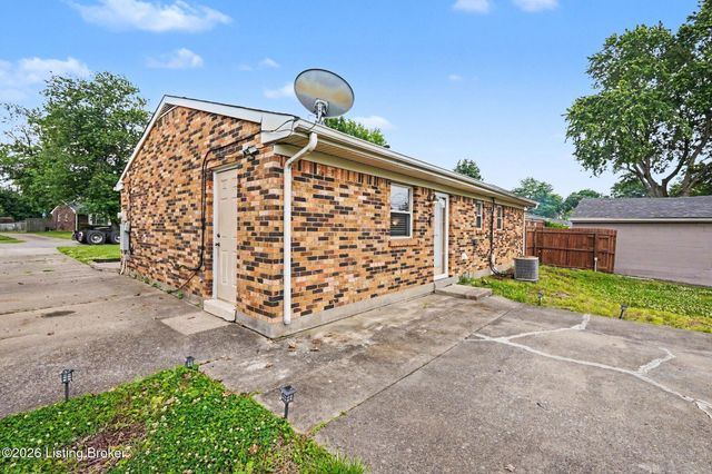 5230 Mt Holyoke Dr, Louisville, KY 40216