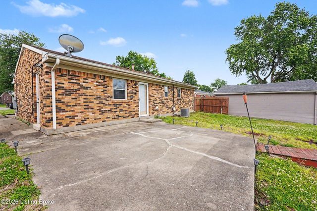 5230 Mt Holyoke Dr, Louisville, KY 40216