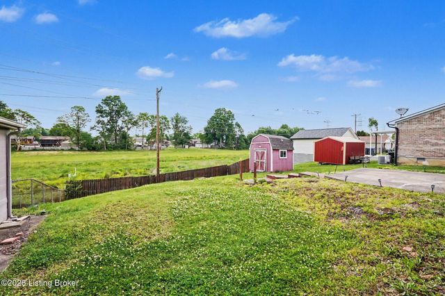 5230 Mt Holyoke Dr, Louisville, KY 40216