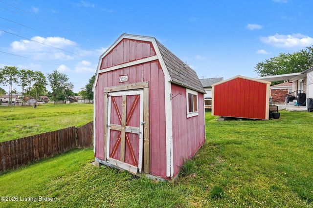 5230 Mt Holyoke Dr, Louisville, KY 40216