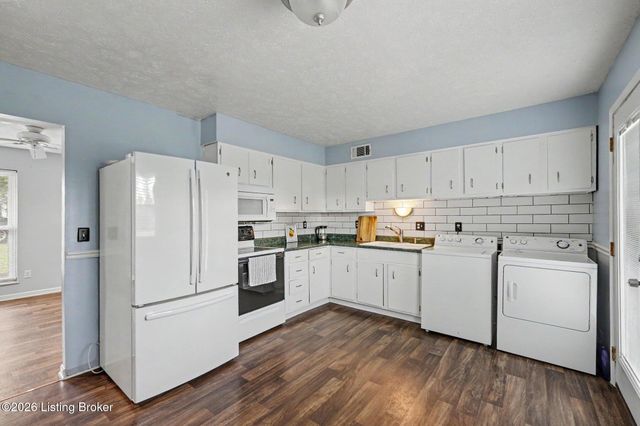 5230 Mt Holyoke Dr, Louisville, KY 40216