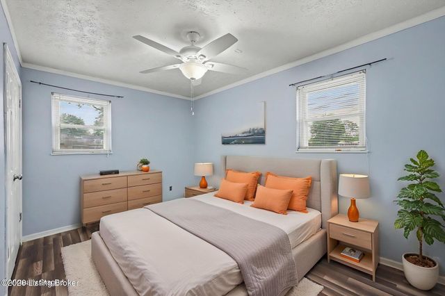 5230 Mt Holyoke Dr, Louisville, KY 40216