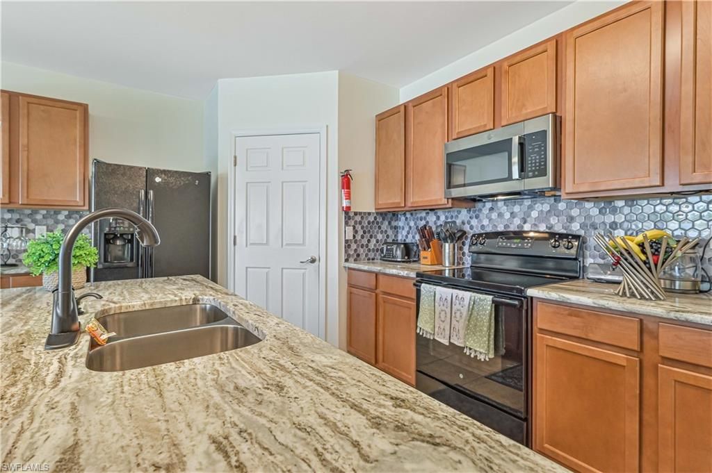 216 SW 29th ST, CAPE CORAL, FL 33914 — photo 4